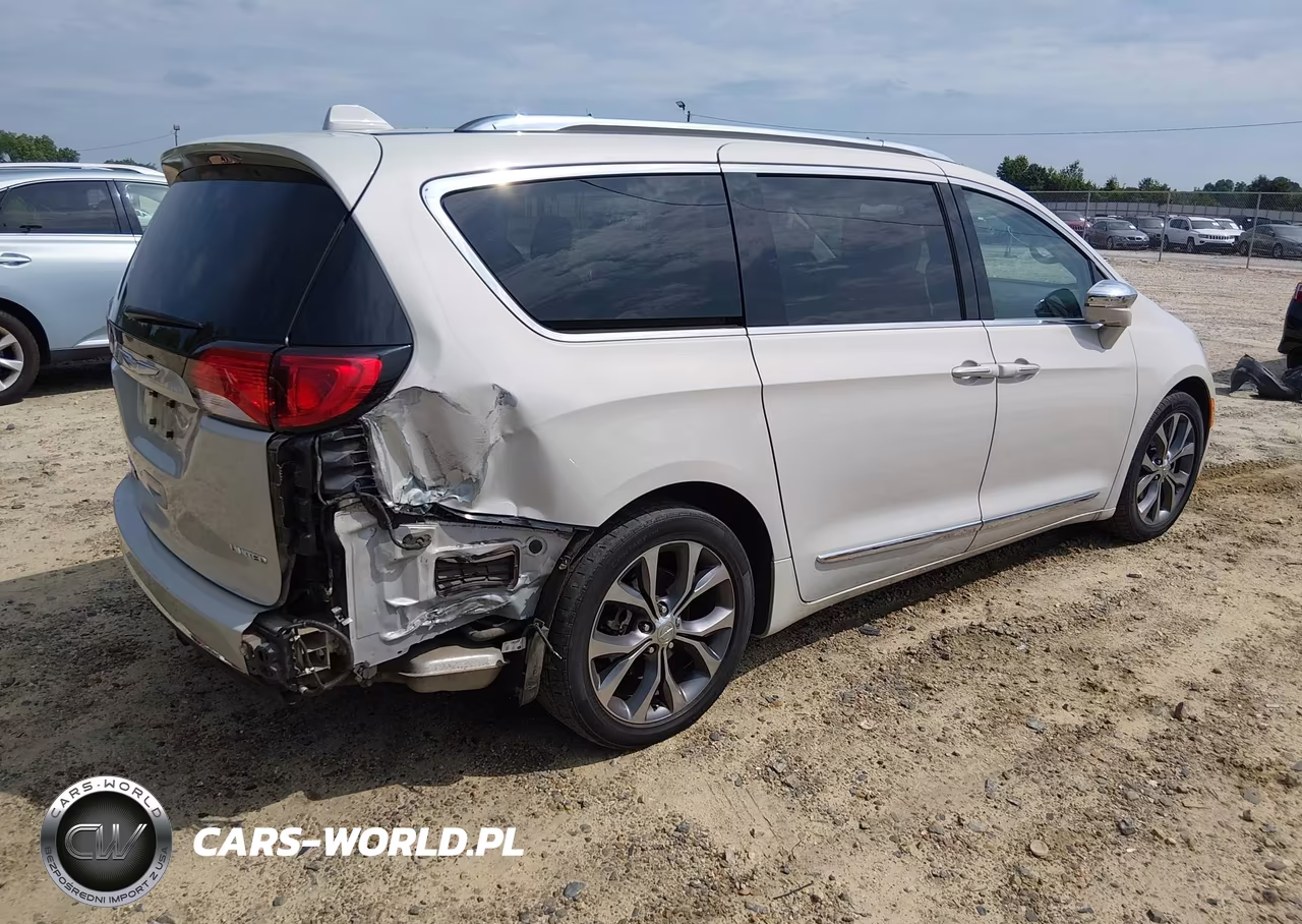2017 Chrysler Pacifica Limited VIN:2C4RC1GG5HR553798 - 4
