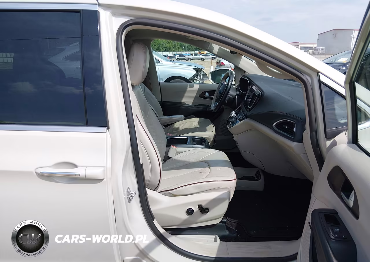 2017 Chrysler Pacifica Limited VIN:2C4RC1GG5HR553798 - 5