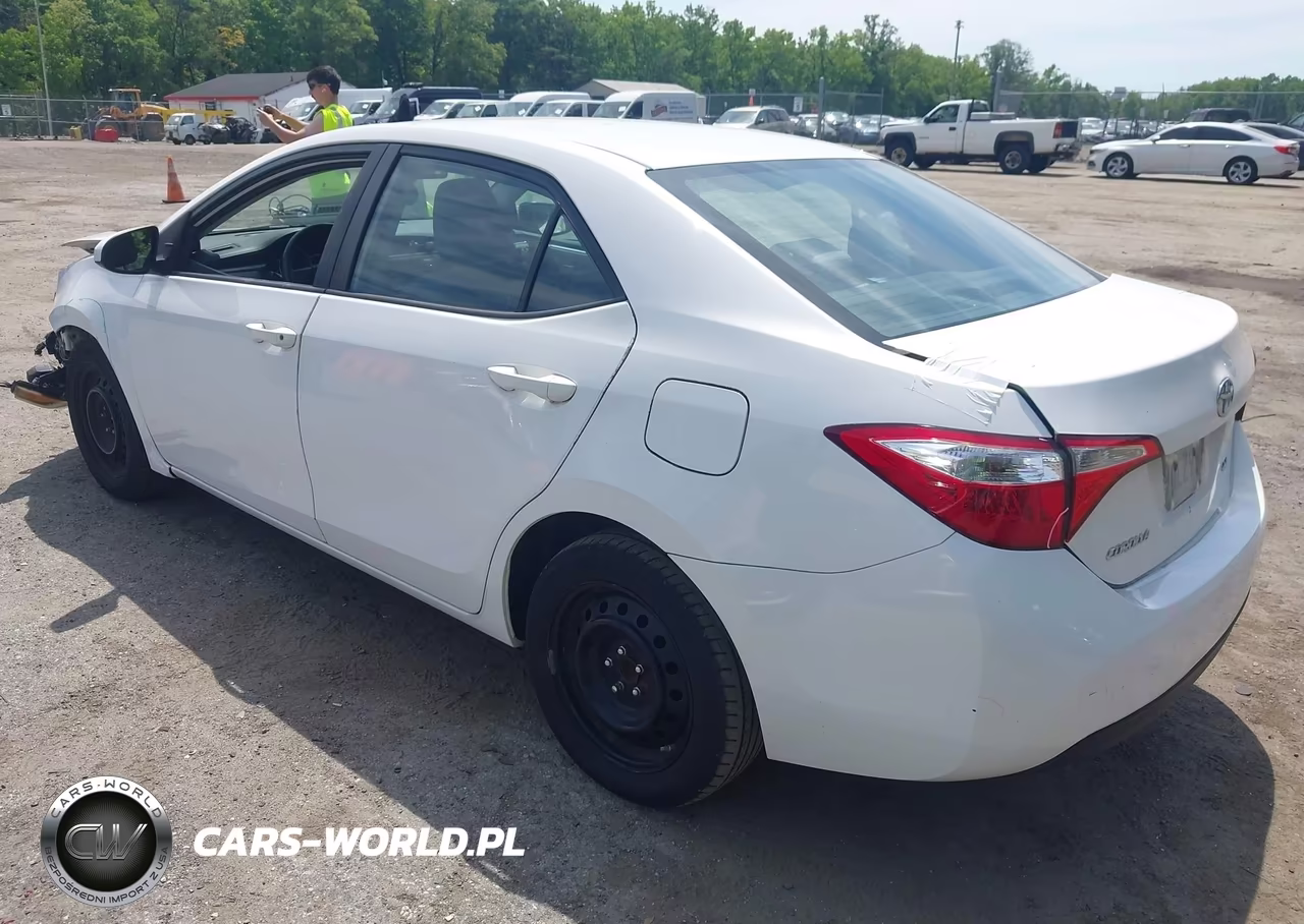 2015 Toyota Corolla Le VIN:2T1BURHE3FC238862 - 3