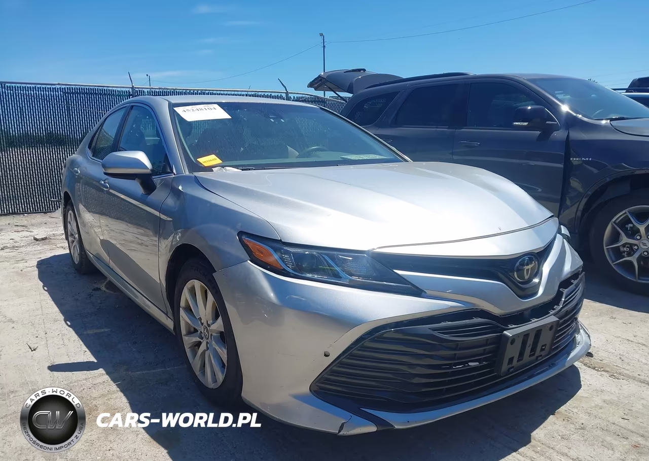 2018 Toyota Camry Le – zdjęcie 1 z 16