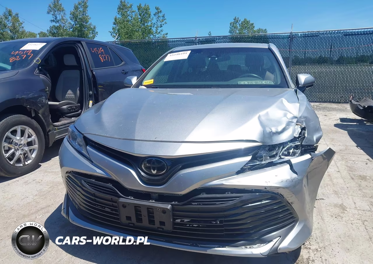 2018 Toyota Camry Le VIN:4T1B11HK9JU634530 - 12