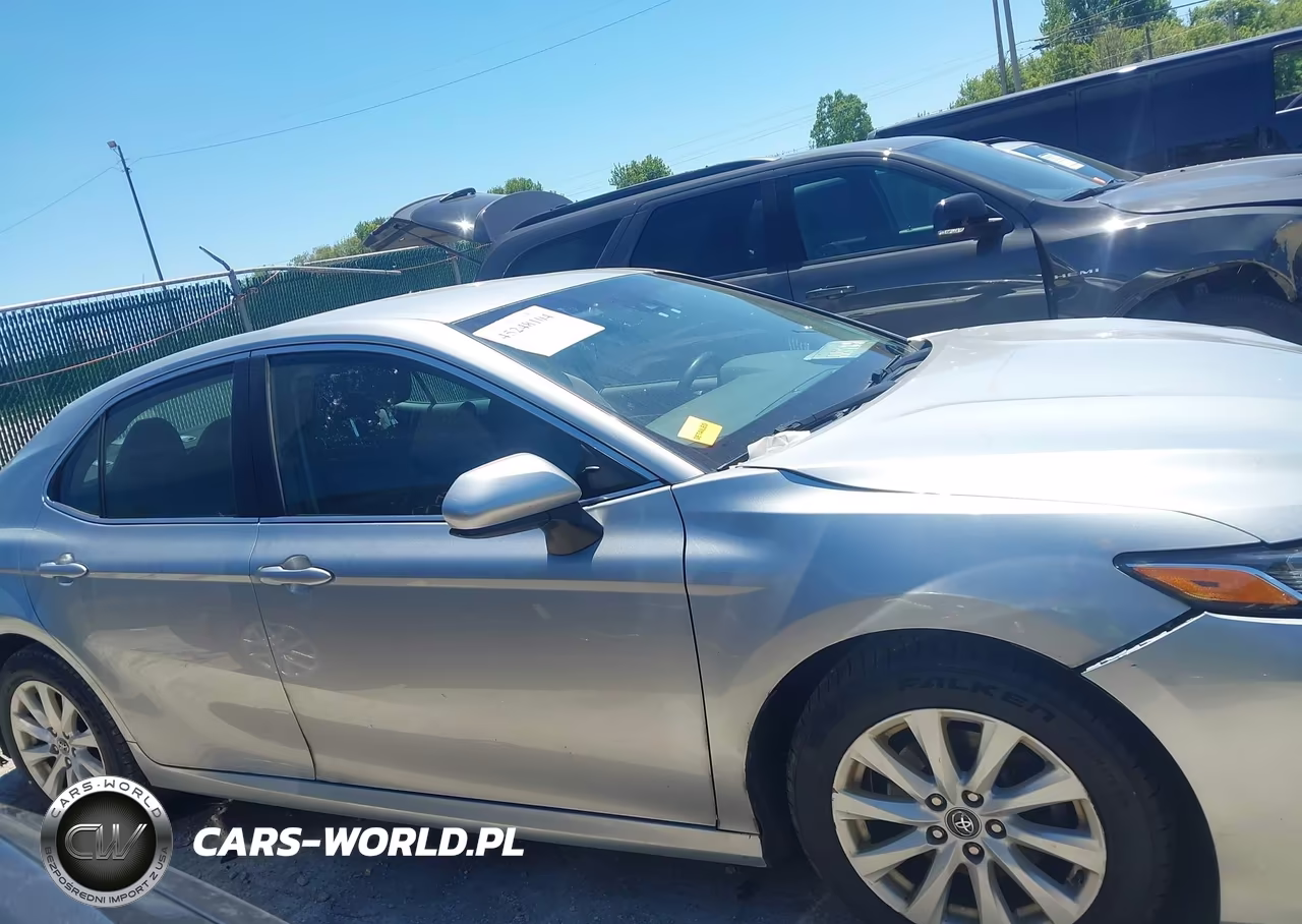 2018 Toyota Camry Le VIN:4T1B11HK9JU634530 - 13