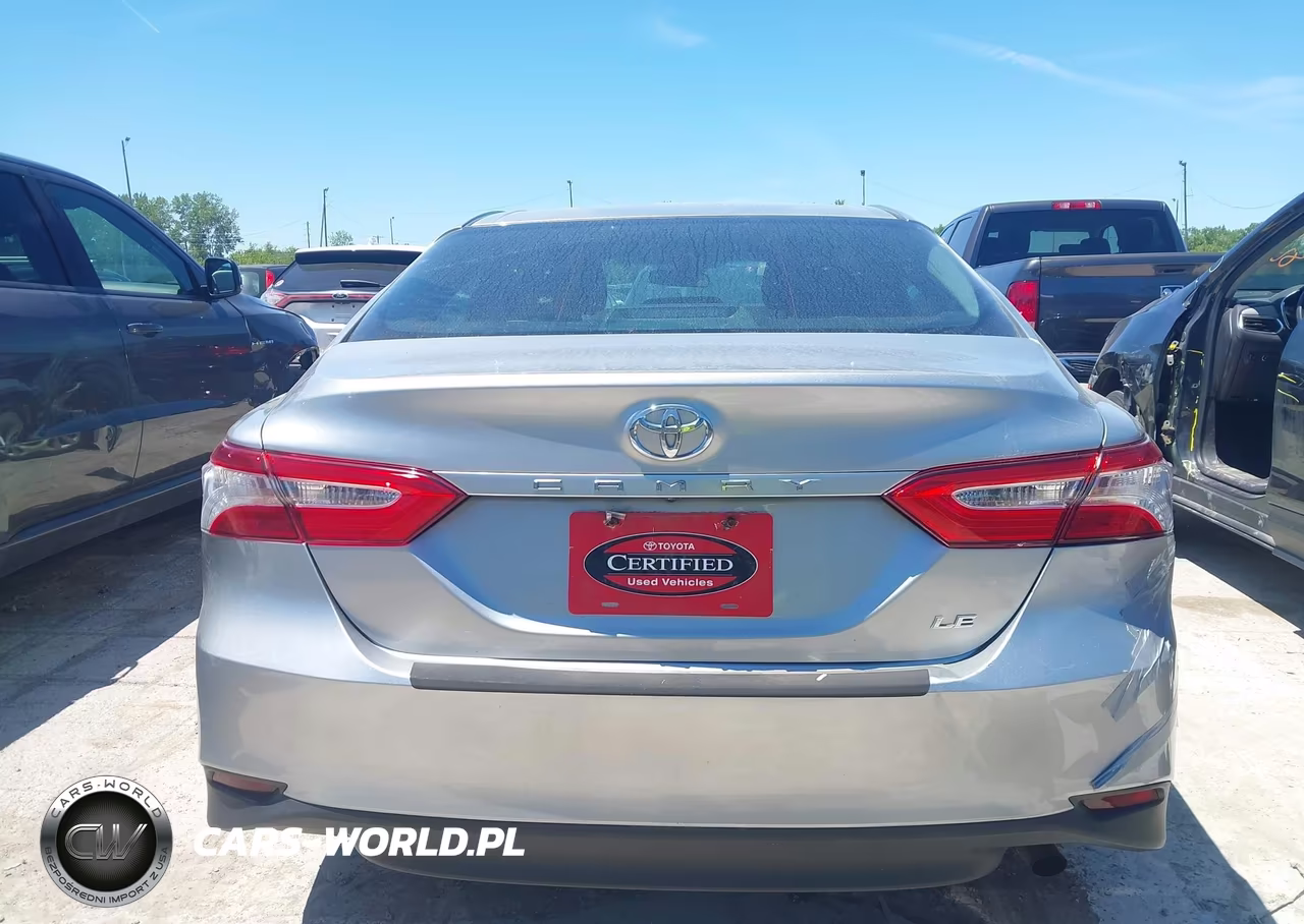 2018 Toyota Camry Le VIN:4T1B11HK9JU634530 - 16