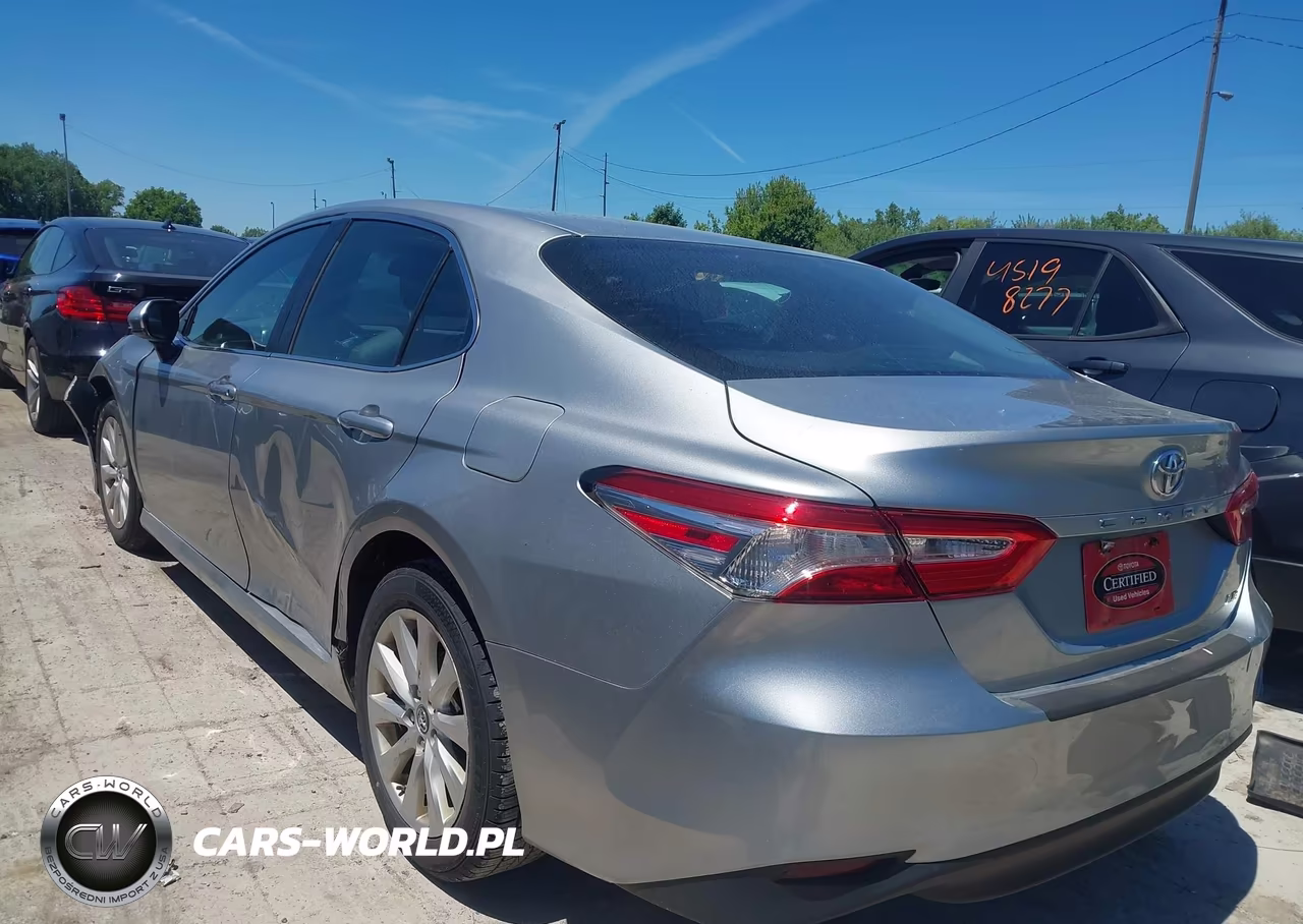 2018 Toyota Camry Le VIN:4T1B11HK9JU634530 - 3