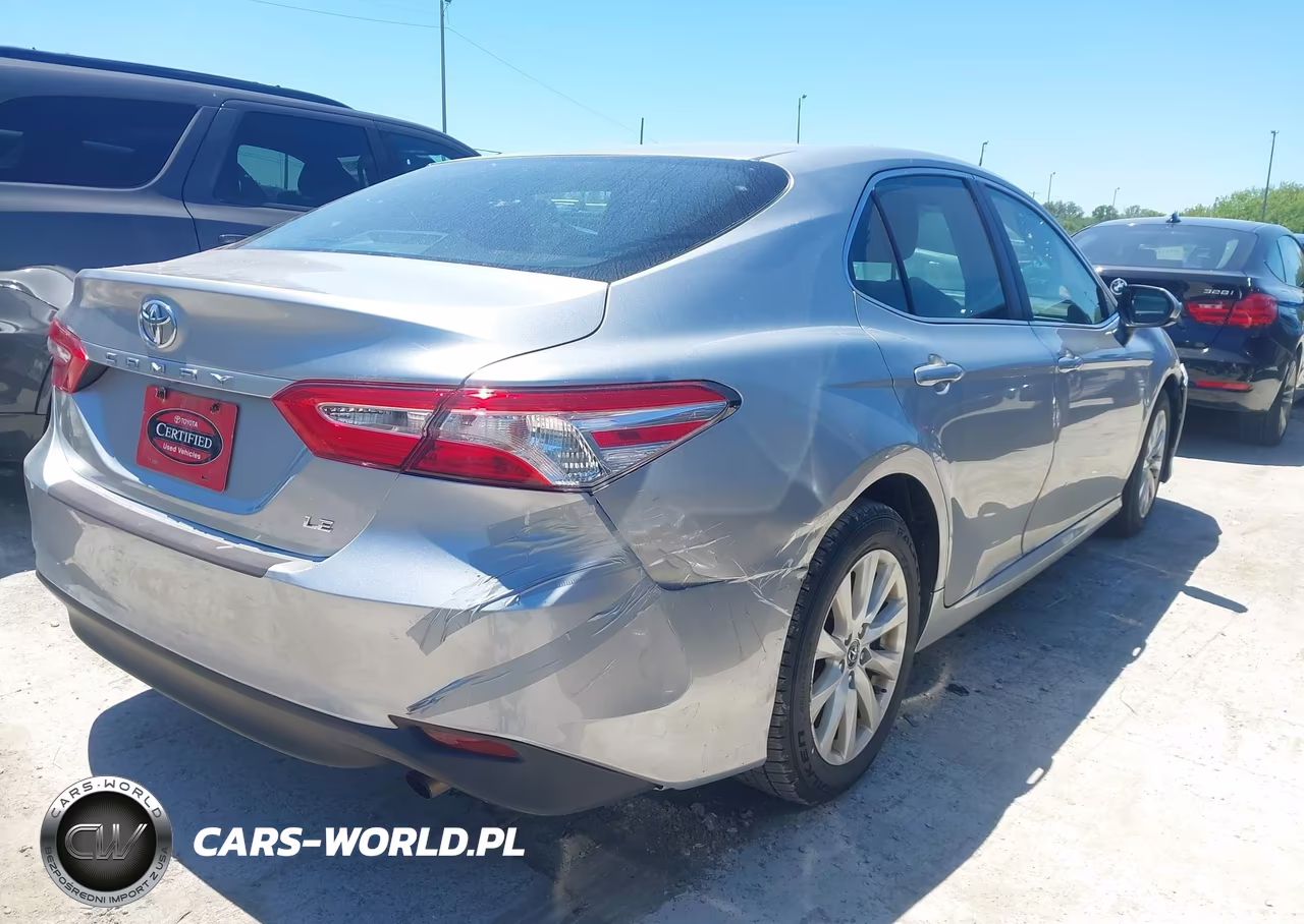 2018 Toyota Camry Le VIN:4T1B11HK9JU634530 - 4