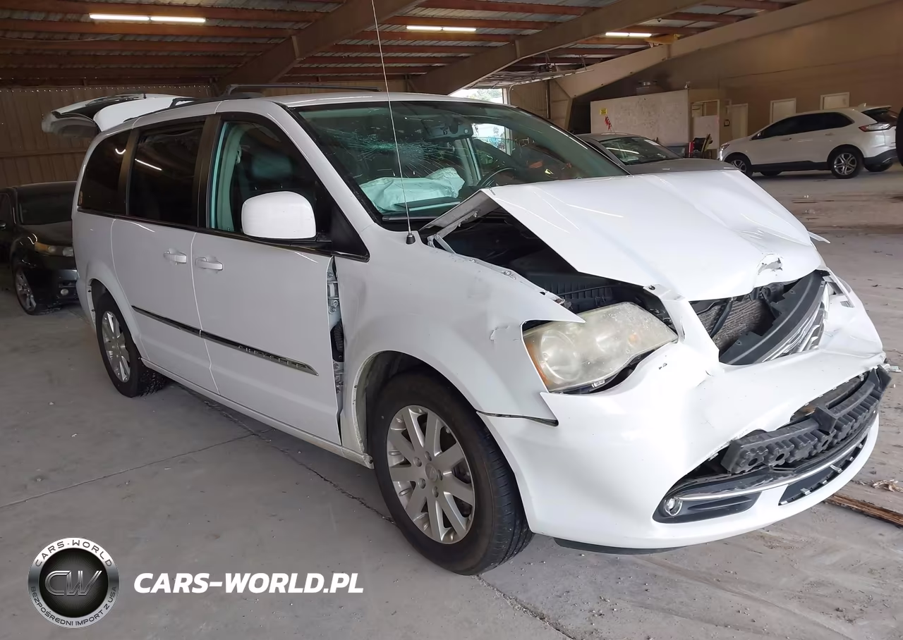 2014 Chrysler Town & Country Touring – zdjęcie 1 z 17