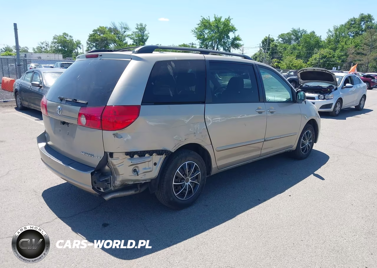 2010 Toyota Sienna Le VIN:5TDKK4CCXAS320828 - 4