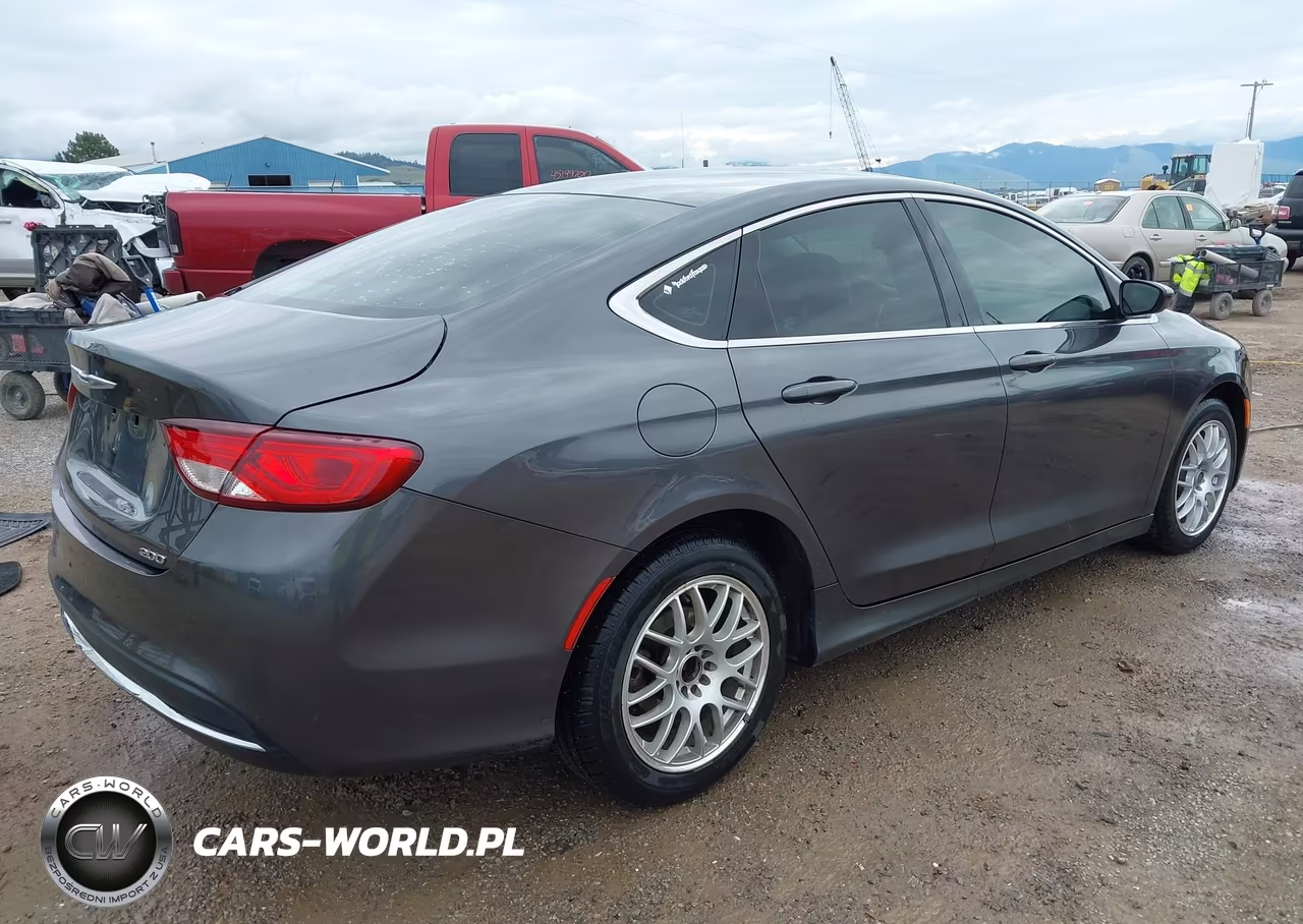 2016 Chrysler 200 Limited VIN:1C3CCCAB5GN168255 - 4