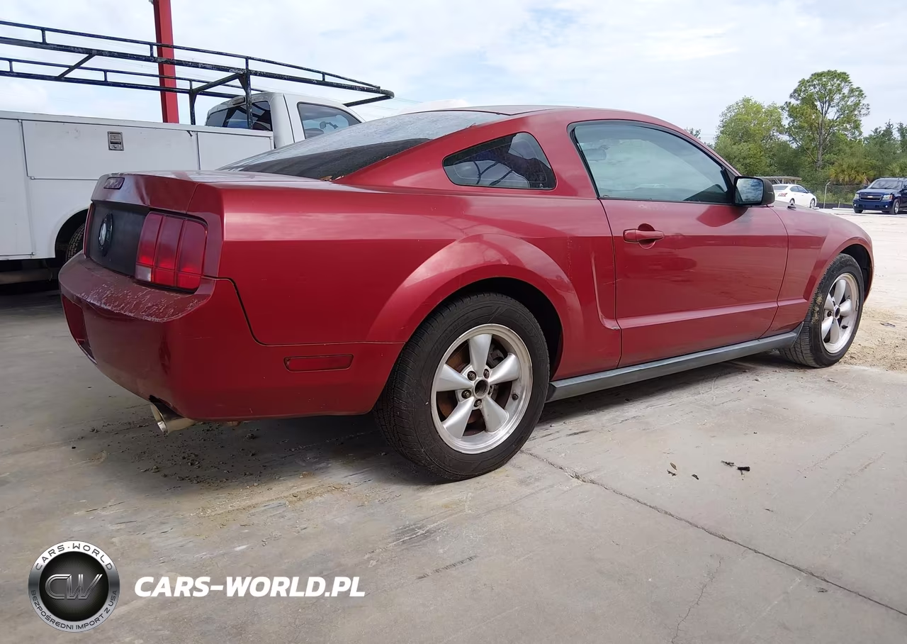 2008 Ford Mustang V6 Deluxe VIN:1ZVHT80N085196974 - 4