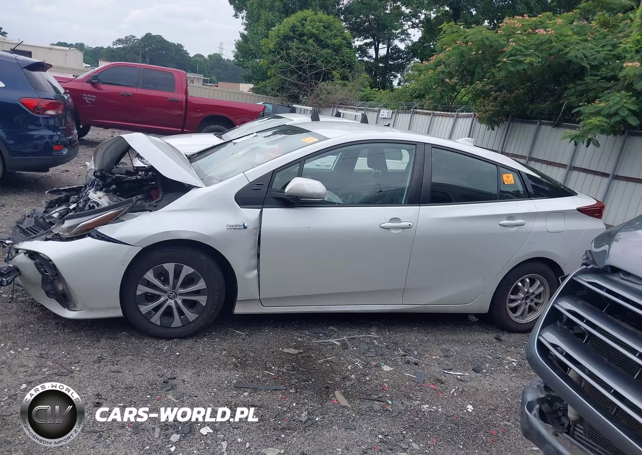 2021 Toyota Prius Prime Limited VIN:JTDKAMFP1M3165495 - 13