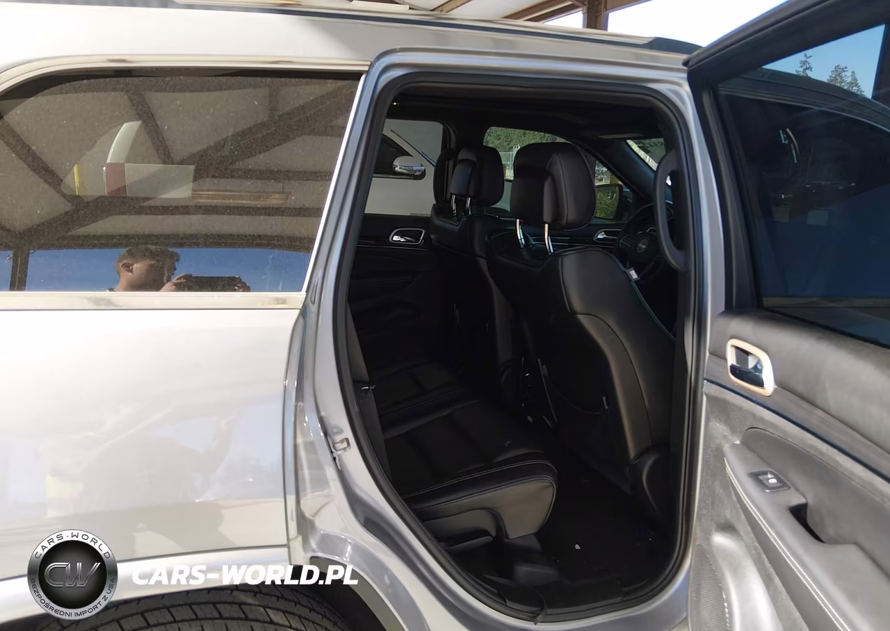 2017 Jeep Grand Cherokee Overland 4X2 VIN:1C4RJECG3HC878199 - 8