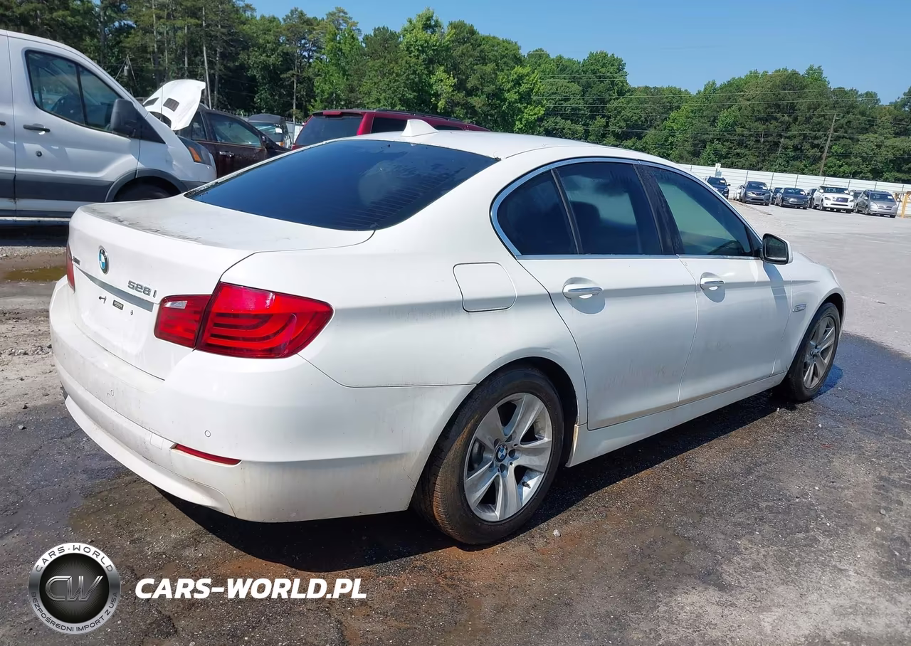 2013 BMW 528I xDrive VIN:WBAXH5C59DD113002 - 4