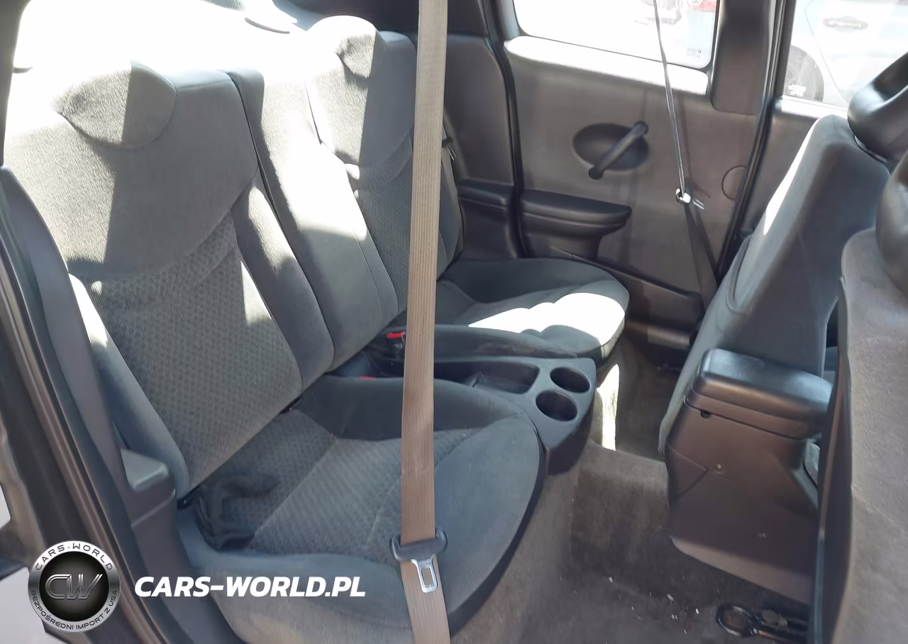2004 Saturn Ion 3 VIN:1G8AW12F64Z117538 - 8
