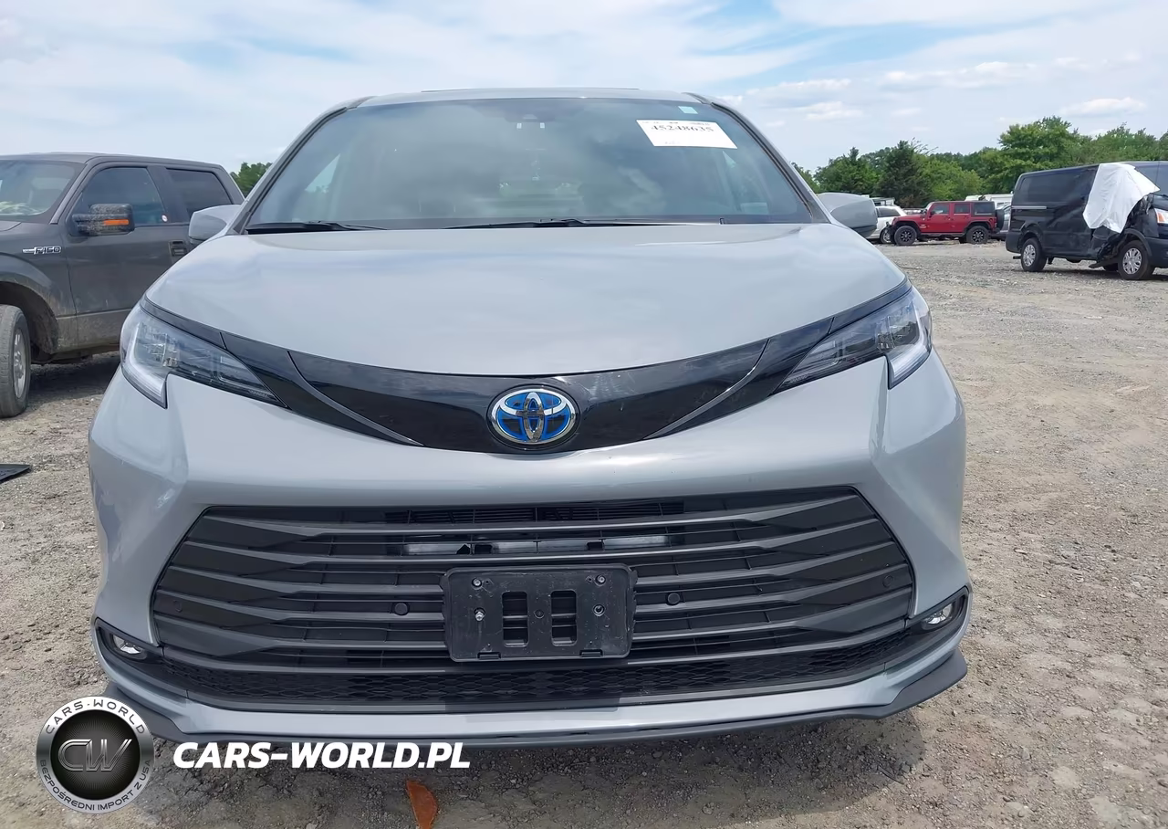 2025 Toyota Sienna Woodland Edition VIN:5TDCSKFC8SS201682 - 12