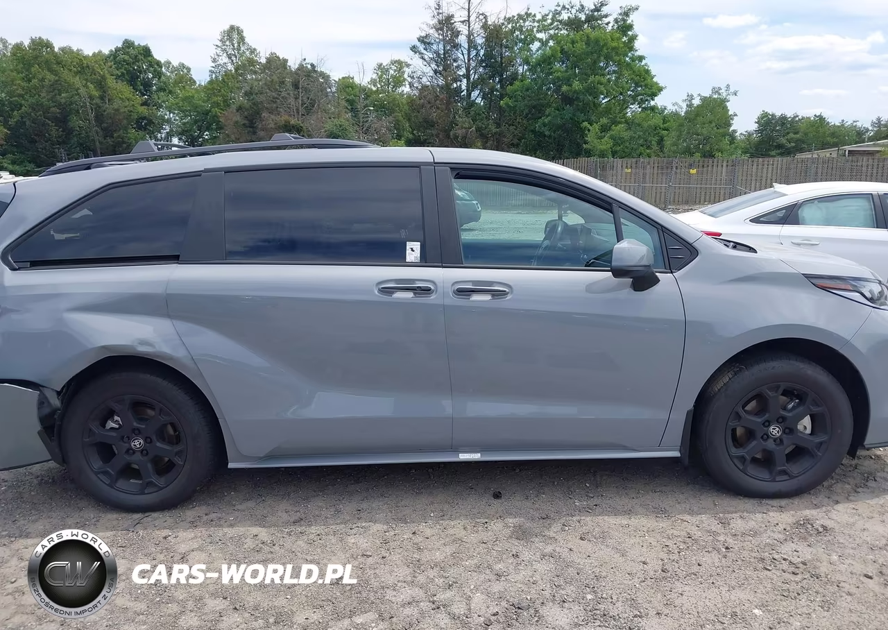 2025 Toyota Sienna Woodland Edition VIN:5TDCSKFC8SS201682 - 13