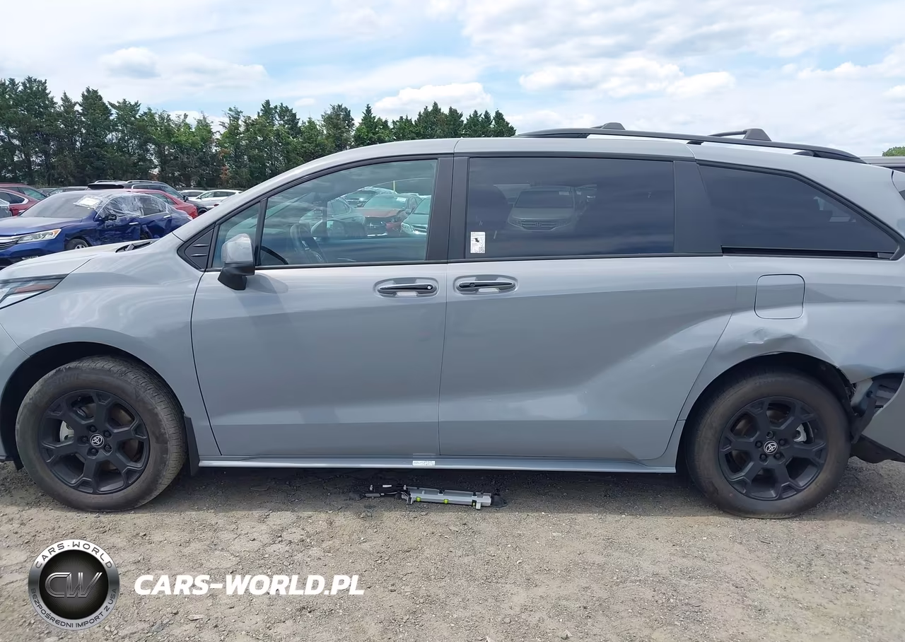 2025 Toyota Sienna Woodland Edition VIN:5TDCSKFC8SS201682 - 14