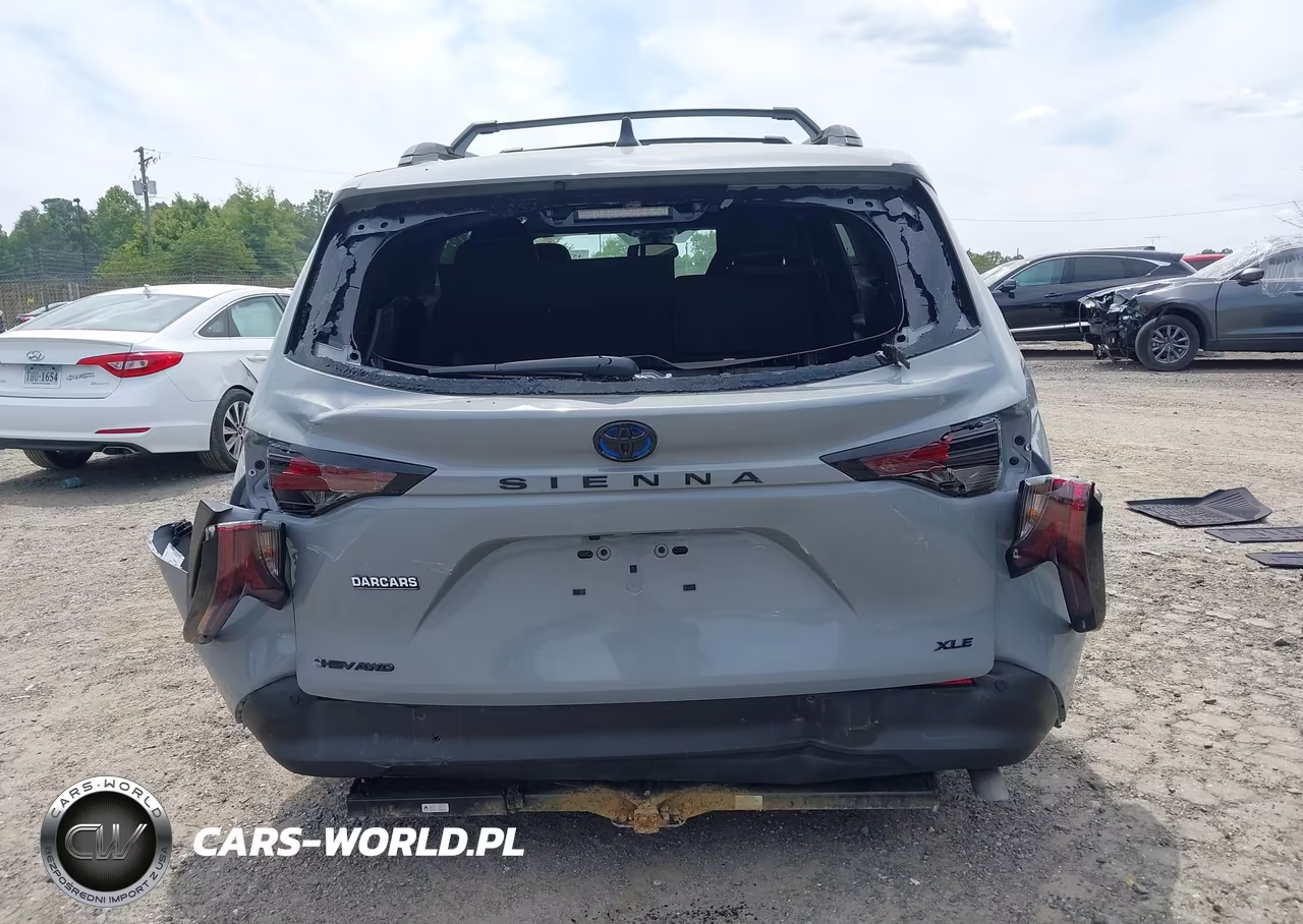 2025 Toyota Sienna Woodland Edition VIN:5TDCSKFC8SS201682 - 16