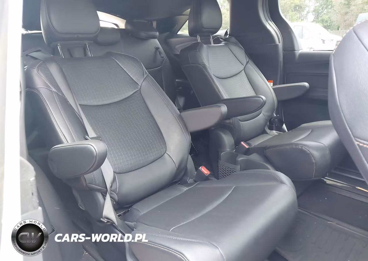 2025 Toyota Sienna Woodland Edition VIN:5TDCSKFC8SS201682 - 8