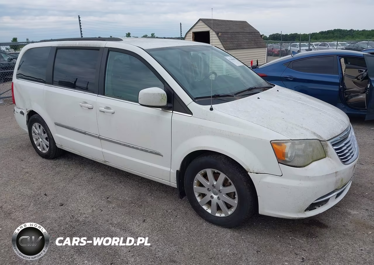 2013 Chrysler Town & Country Touring – zdjęcie 1 z 11