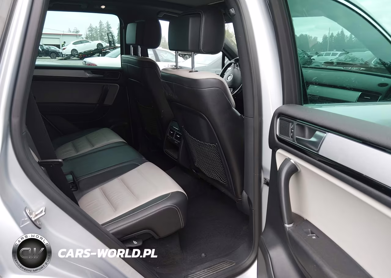 2017 Volkswagen Touareg V6 Wolfsburg Edition VIN:WVGRF7BP6HD001033 - 19