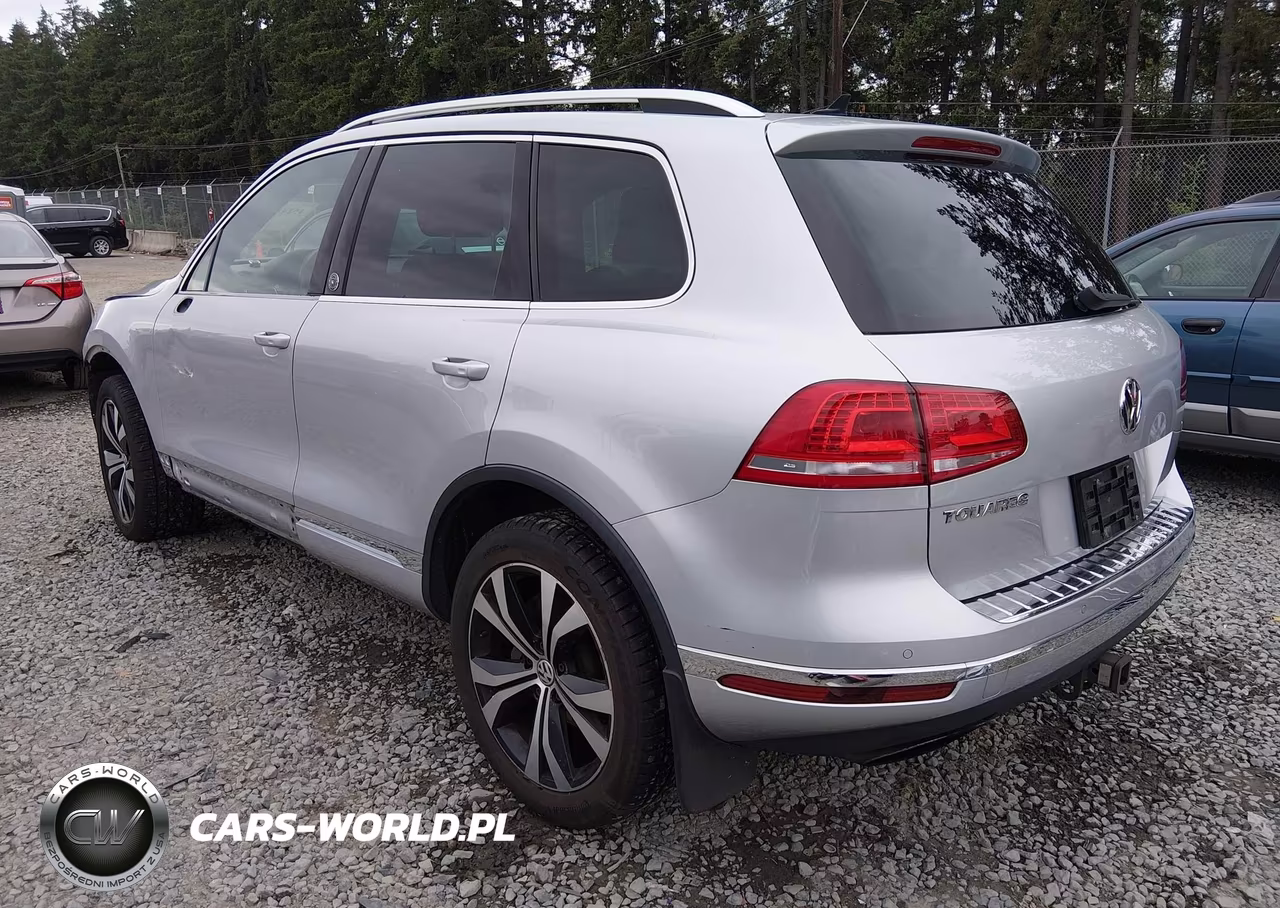 2017 Volkswagen Touareg V6 Wolfsburg Edition VIN:WVGRF7BP6HD001033 - 3