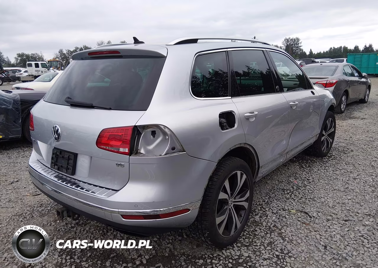 2017 Volkswagen Touareg V6 Wolfsburg Edition VIN:WVGRF7BP6HD001033 - 4