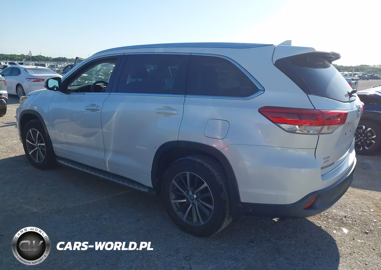 2018 Toyota Highlander Xle VIN:5TDKZRFHXJS545363 - 3