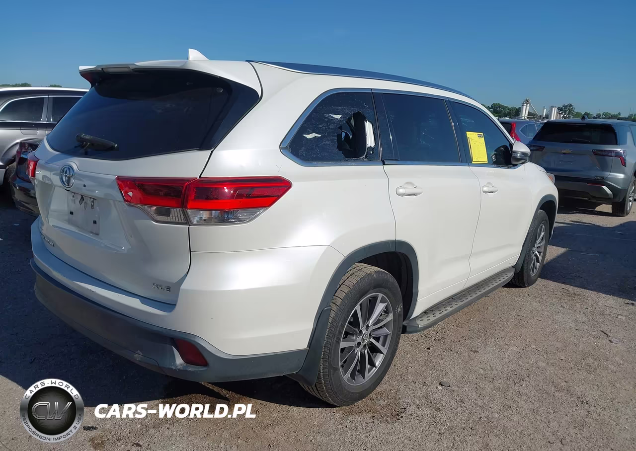 2018 Toyota Highlander Xle VIN:5TDKZRFHXJS545363 - 4