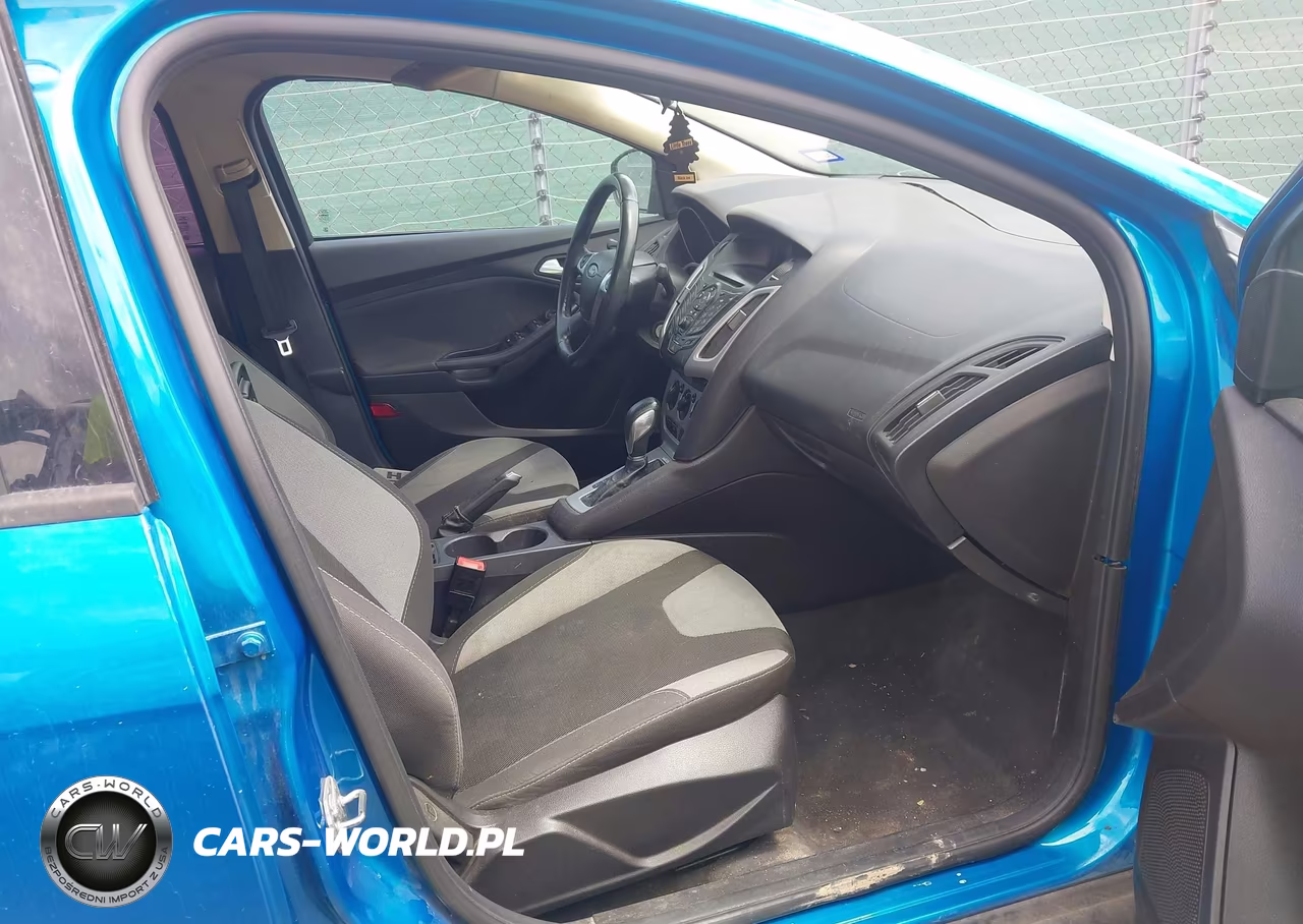 2014 Ford Focus Se VIN:1FADP3F28EL299613 - 5