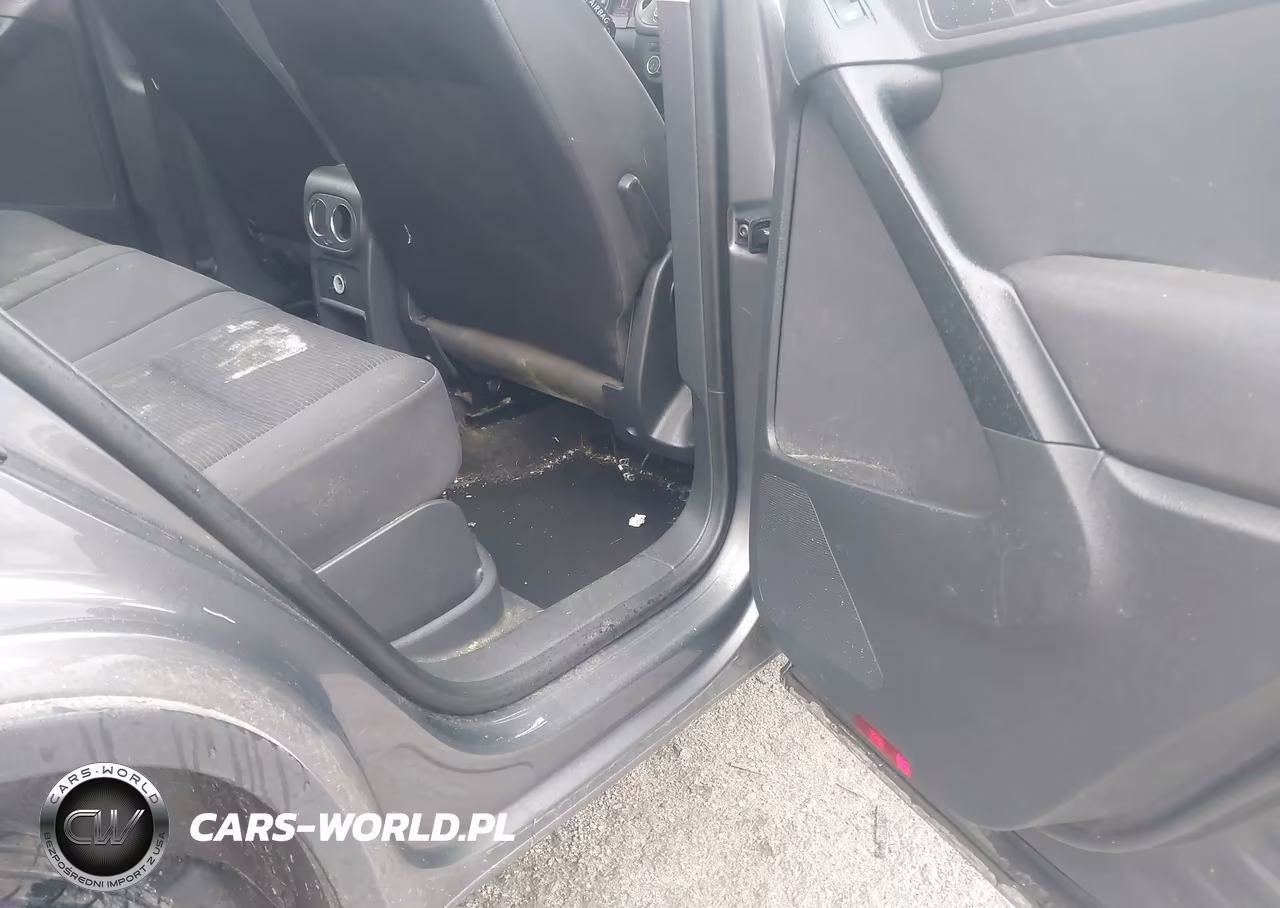 2015 Volkswagen Tiguan S VIN:WVGAV7AX0FW597288 - 8
