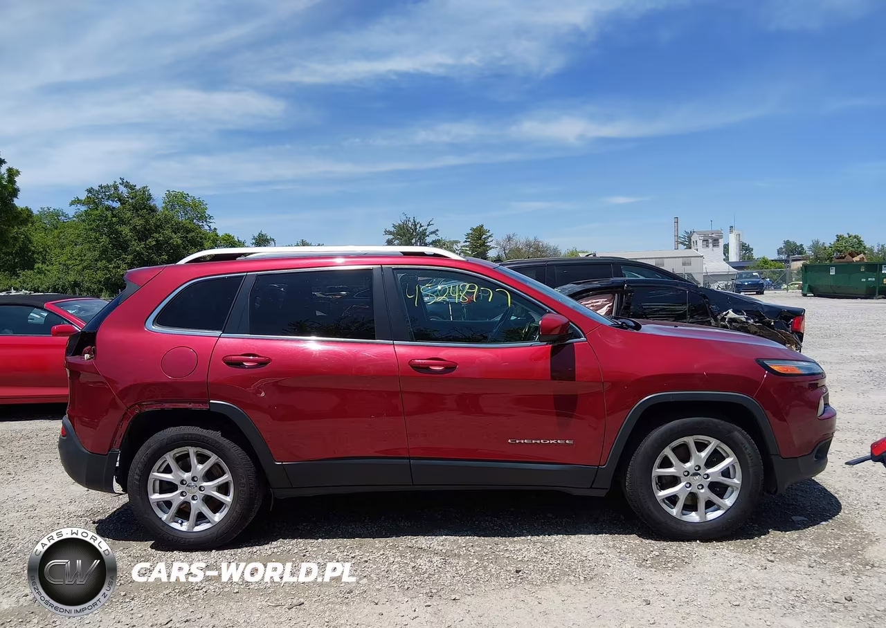 2015 Jeep Cherokee Latitude VIN:1C4PJMCS6FW725981 - 14