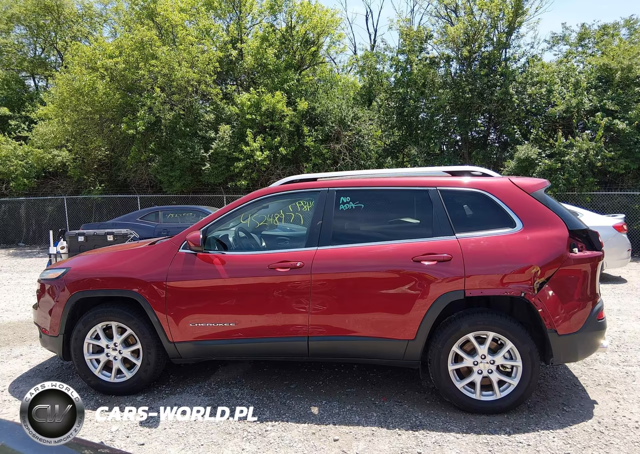 2015 Jeep Cherokee Latitude VIN:1C4PJMCS6FW725981 - 15