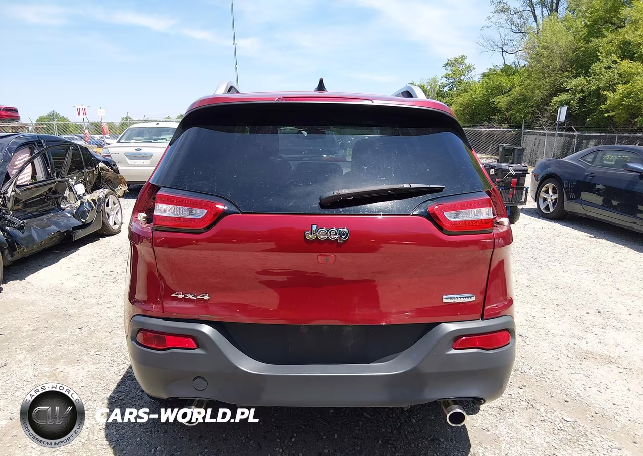 2015 Jeep Cherokee Latitude VIN:1C4PJMCS6FW725981 - 17