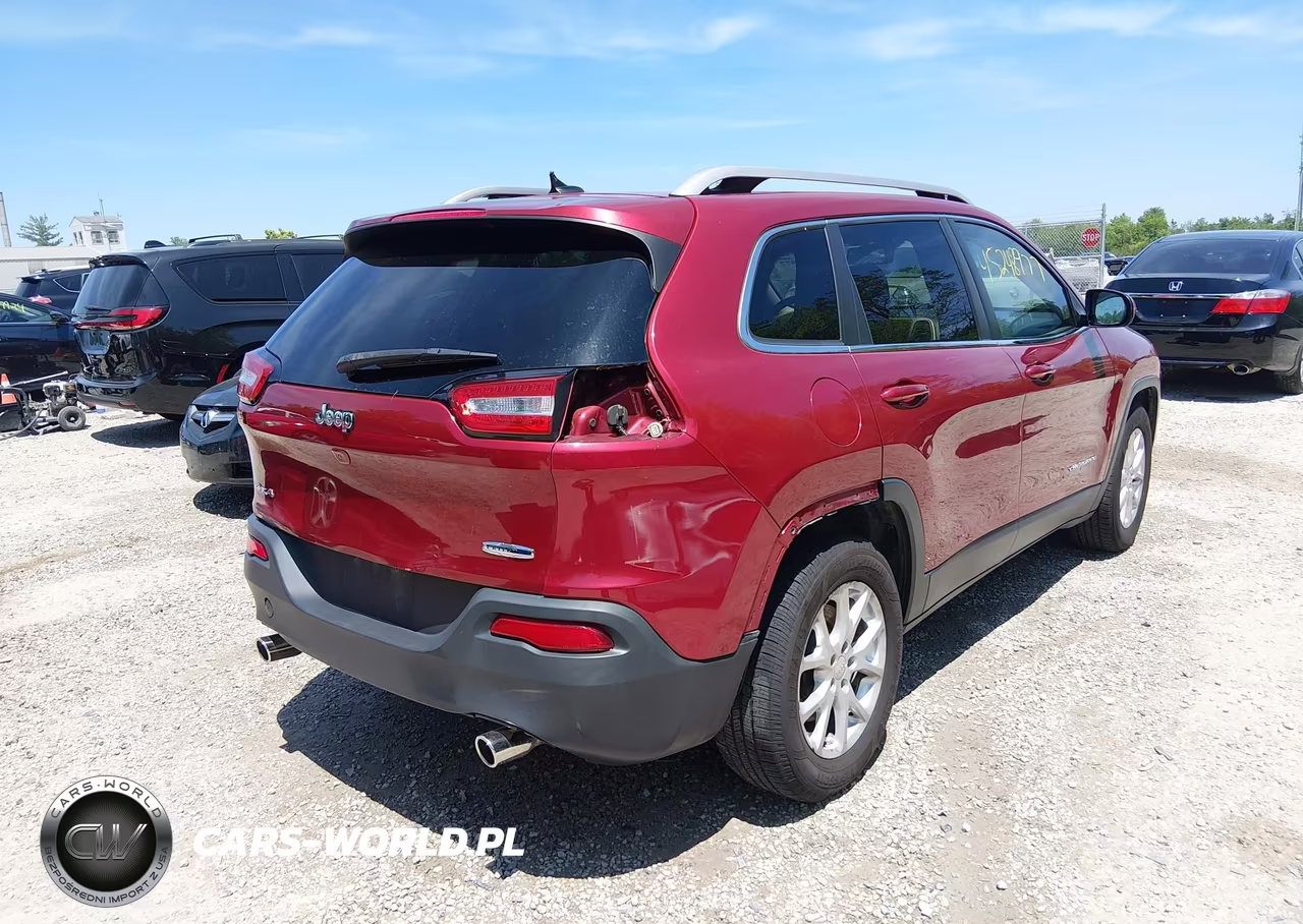 2015 Jeep Cherokee Latitude VIN:1C4PJMCS6FW725981 - 4