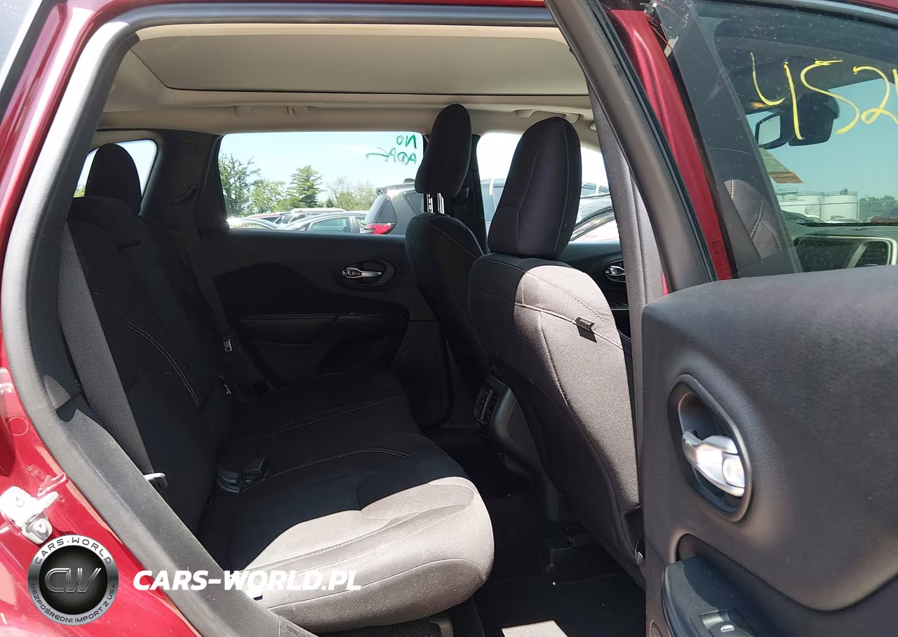 2015 Jeep Cherokee Latitude VIN:1C4PJMCS6FW725981 - 8