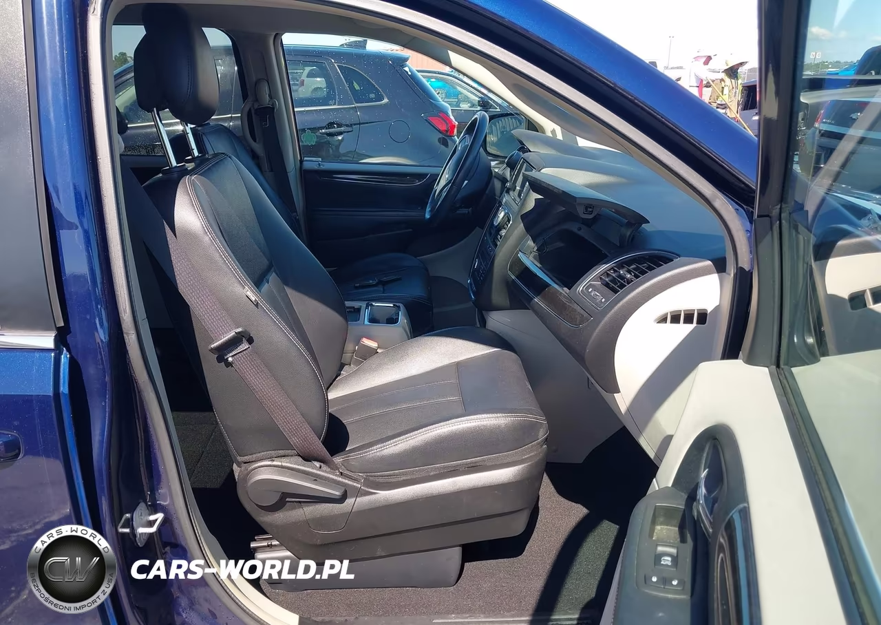 2014 Chrysler Town & Country Touring VIN:2C4RC1BG4ER398244 - 5