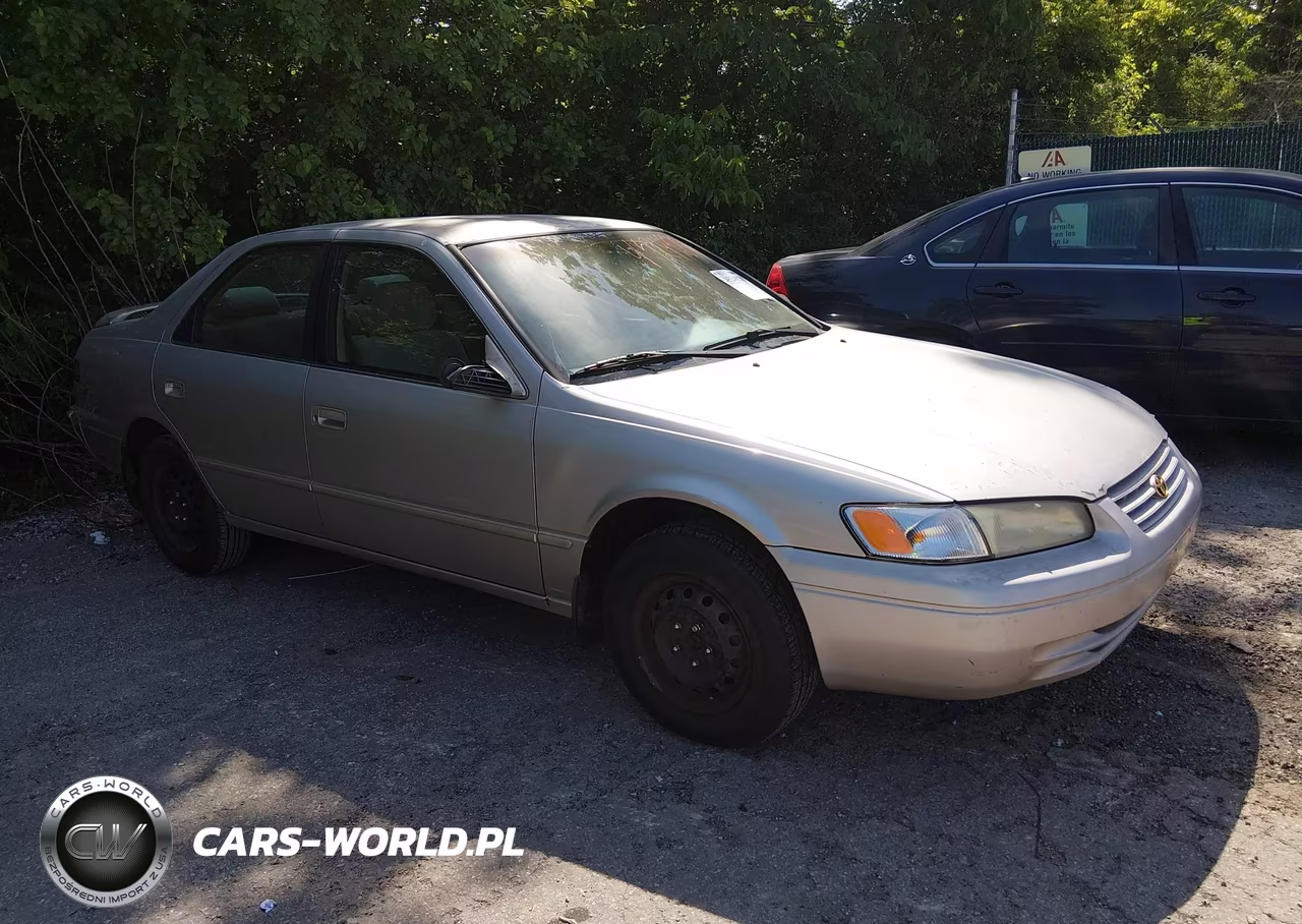 1998 Toyota Camry Le – zdjęcie 1 z 16