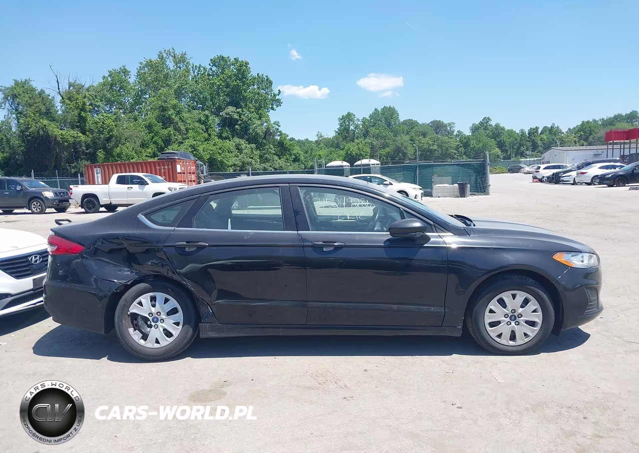 2019 Ford Fusion S VIN:3FA6P0G79KR211148 - 13