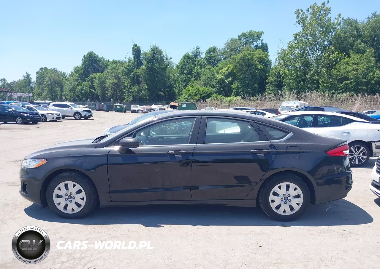 2019 Ford Fusion S VIN:3FA6P0G79KR211148 - 14