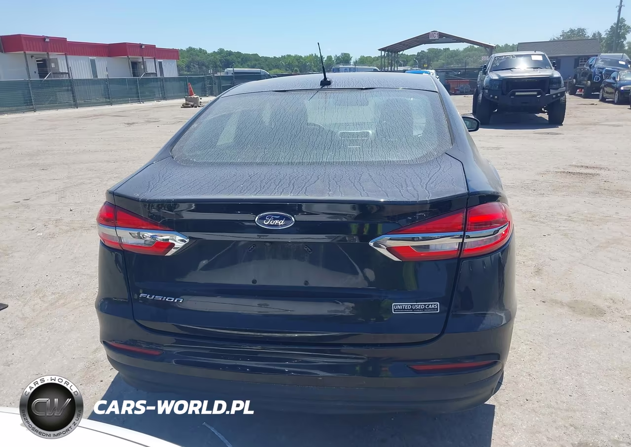 2019 Ford Fusion S VIN:3FA6P0G79KR211148 - 16