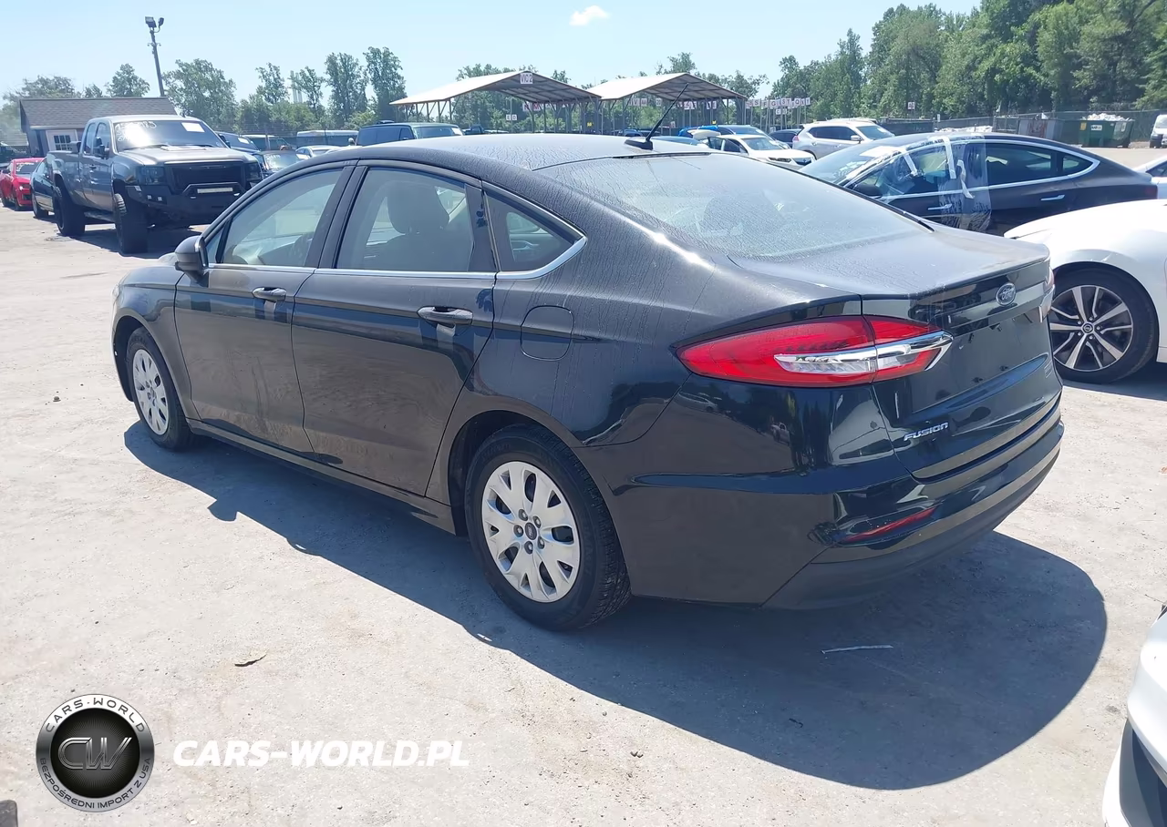 2019 Ford Fusion S VIN:3FA6P0G79KR211148 - 3