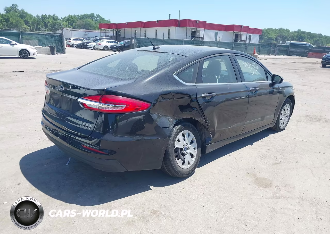 2019 Ford Fusion S VIN:3FA6P0G79KR211148 - 4