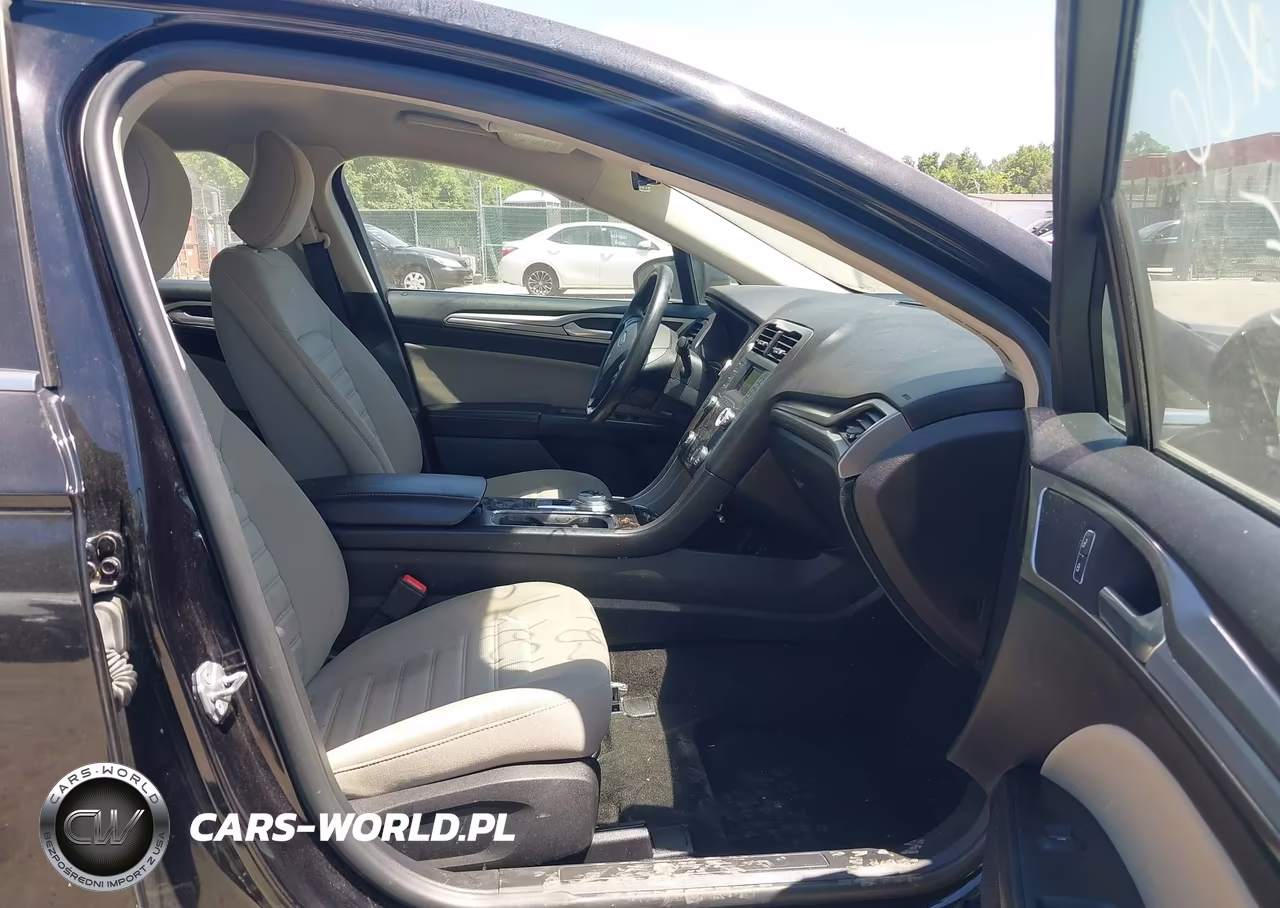 2019 Ford Fusion S VIN:3FA6P0G79KR211148 - 5