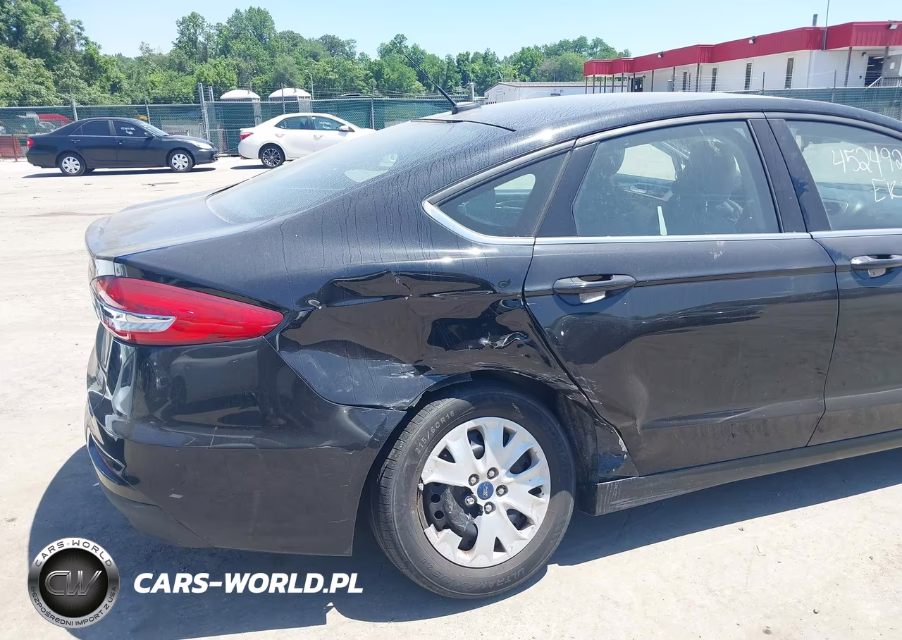 2019 Ford Fusion S VIN:3FA6P0G79KR211148 - 6