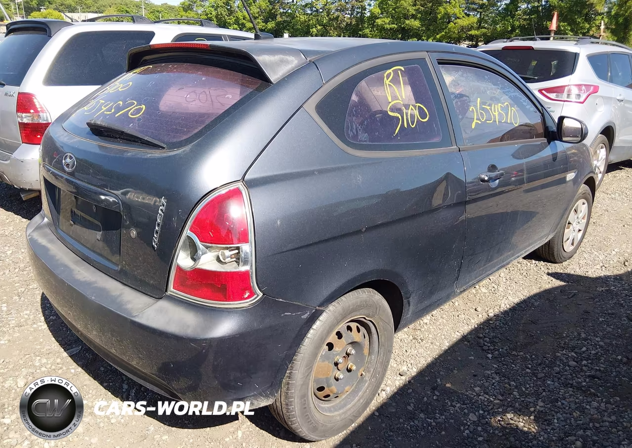 2011 Hyundai Accent Gs VIN:KMHCM3AC0BU198307 - 4