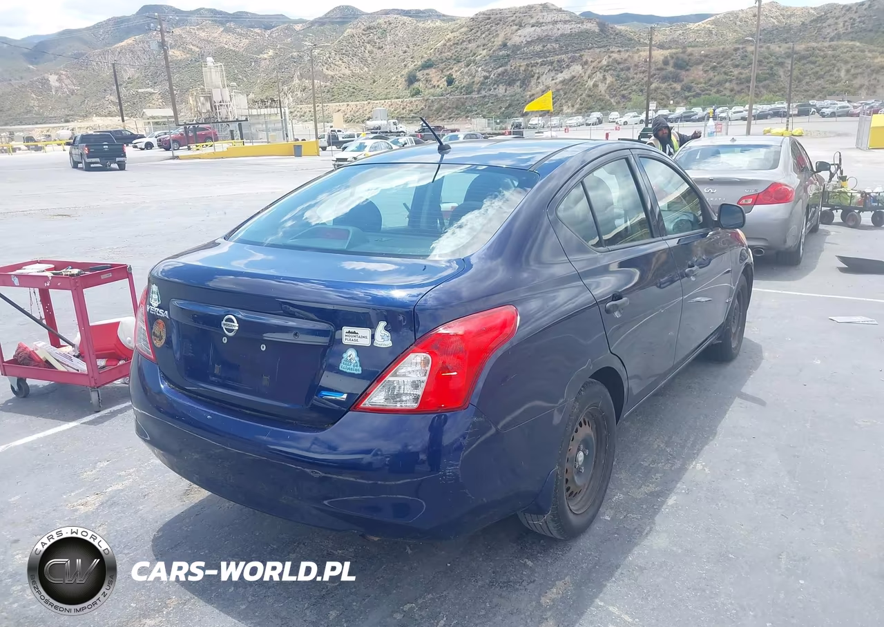 2013 Nissan Versa 1.6 S VIN:3N1CN7AP5DL821464 - 4