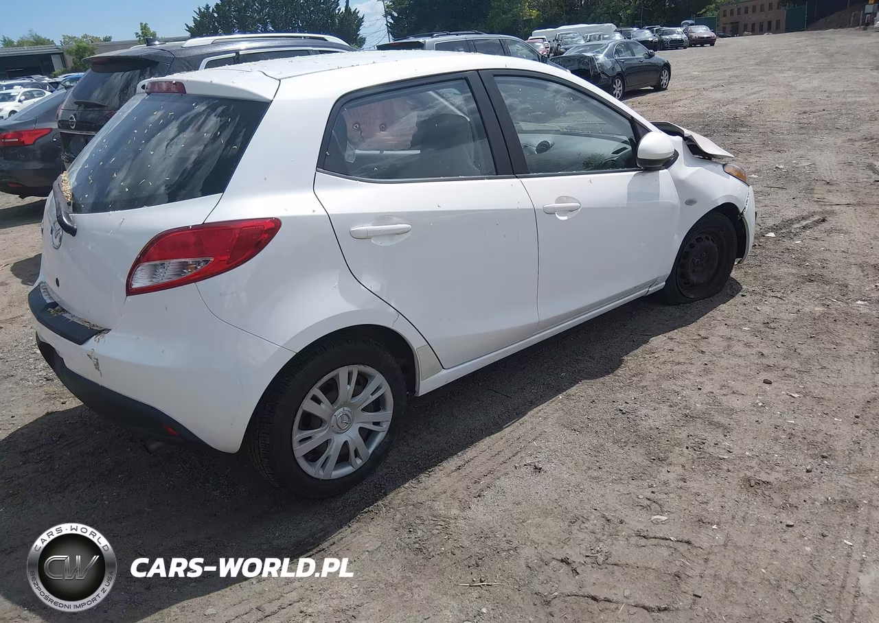 2011 Mazda Mazda2 Sport VIN:JM1DE1HZ1B0100588 - 4