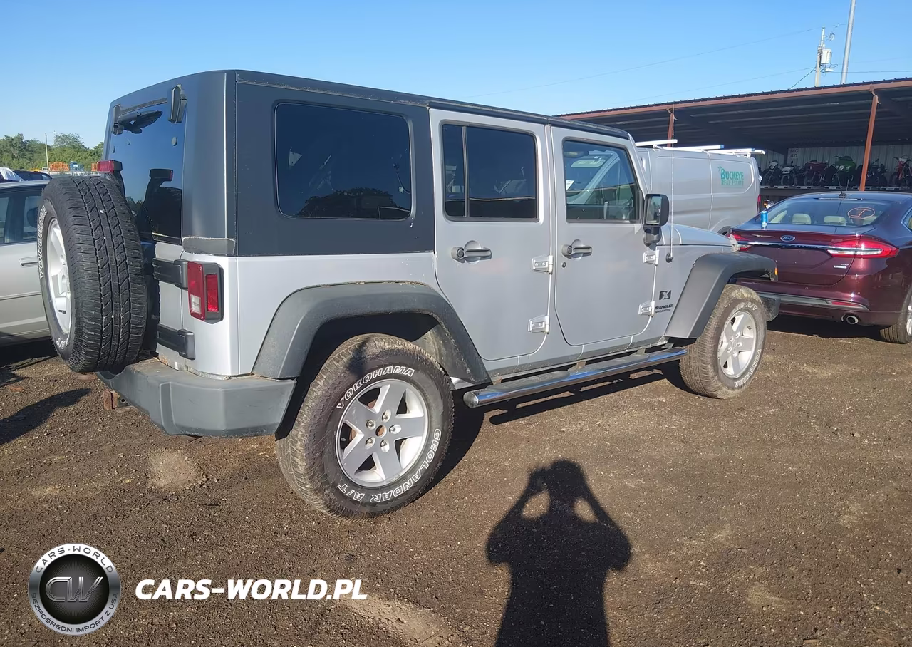2009 Jeep Wrangler Unlimited X VIN:1J4GA39129L722682 - 4
