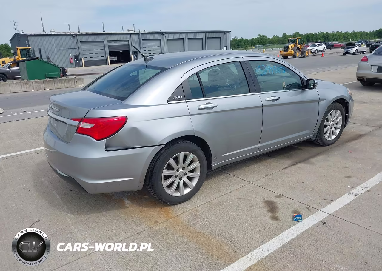 2014 Chrysler 200 Limited VIN:1C3CCBCG1EN150304 - 4