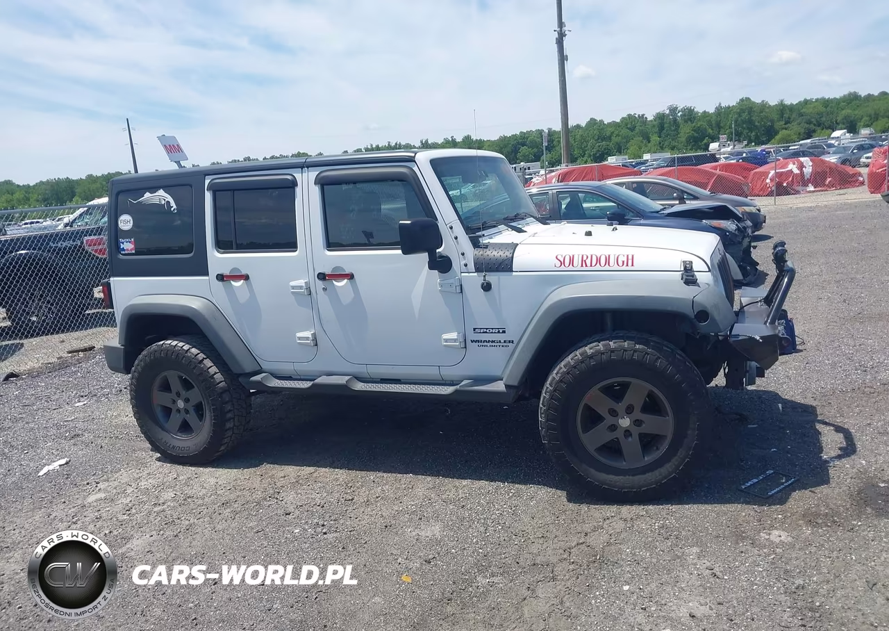 2015 Jeep Wrangler Unlimited Sport VIN:1C4BJWDG3FL644776 - 13